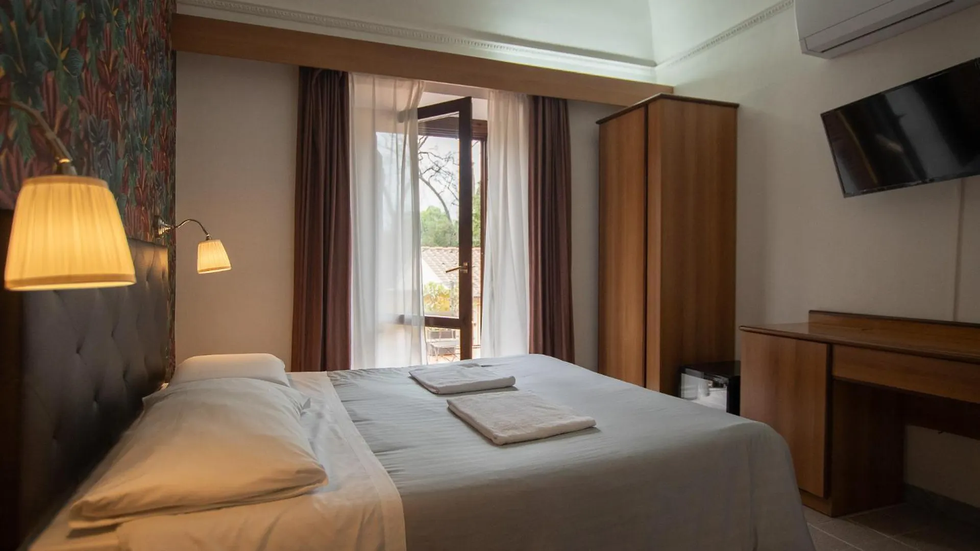 ***  Hotel Francesco Pisa İtalya